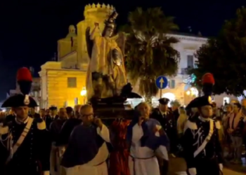 La statua di San Michele torna nella chiesa a dedicata al patrono