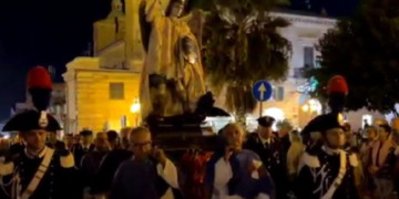 La statua di San Michele torna nella chiesa a dedicata al patrono