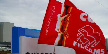 Amazon, primo sit-in a un anno dall’apertura: protestano i lavoratori della vigilanza