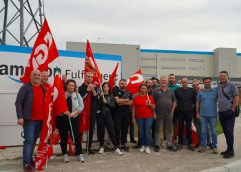 Amazon, primo sit-in a un anno dall’apertura: protestano i lavoratori della vigilanza
