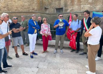 Agenti penitenziari scendono in piazza: «Stufi di essere insultati, offesi e aggrediti»