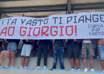 Sui campi di calcio gli striscioni per ricordare i tre operai morti e Giorgio Celenza