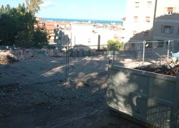 Abbattuto l’edificio di via Toti, al suo posto struttura polivalente da 3 milioni di euro