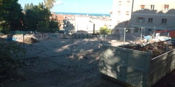 Abbattuto l’edificio di via Toti, al suo posto struttura polivalente da 3 milioni di euro