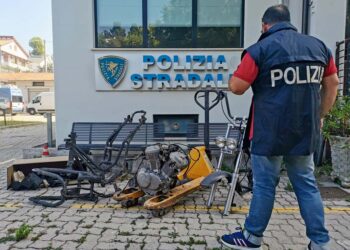 Moto rubata e fatta a pezzi per la vendita online rinvenuta a Tollo