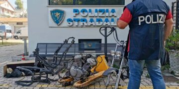 Moto rubata e fatta a pezzi per la vendita online rinvenuta a Tollo