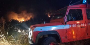 Incendio Schiavi di Abruzzo, dopo ore cessata l’emergenza. Circa 30 ettari in fumo