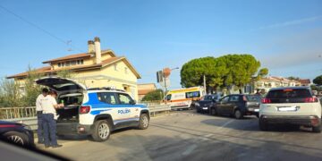 Scontro tra auto all’incrocio Incoronata-San Leonardo, due feriti