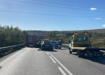 Scontro tra due auto sulla Trignina: muoiono un uomo di 42 anni e una bambina