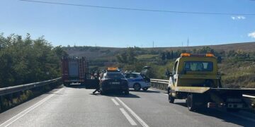 Scontro tra due auto sulla Trignina: muoiono un uomo di 42 anni e una bambina