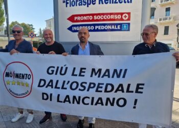M5S protesta: «Giù le mani dall’ospedale Renzetti»