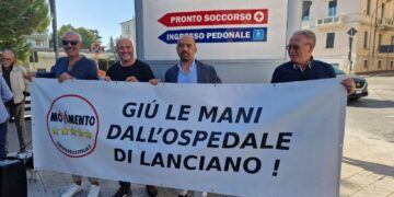 M5S protesta: «Giù le mani dall’ospedale Renzetti»