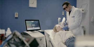 “Chiaro Benessere” col Dott. Luca Memmo, specialista in chirurgia estetica e laserterapia