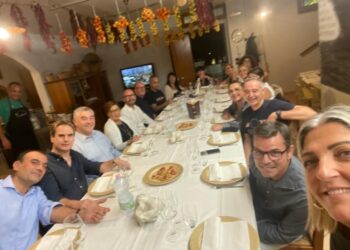 Cinquant’anni dopo si ritrovano i bambini della primina con la maestra Tina