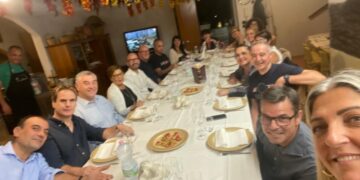 Cinquant’anni dopo si ritrovano i bambini della primina con la maestra Tina