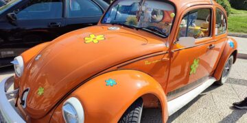 Tirate a lucido e perfettamente funzionanti: in piazza le auto d’epoca