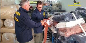 La guardia di finanza scopre un “triangolo del falso”, Pescara-Roma-Napoli: 16mila capi sequestrati
