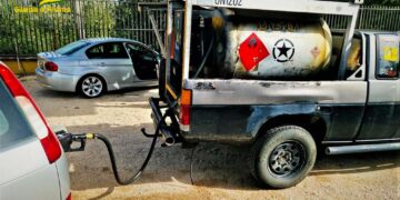 Diesel a 1,40 euro al litro, ma l’attività è abusiva: denunciato distributore di carburanti