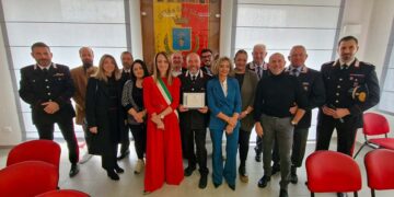 San Salvo saluta il luogotenente dei carabinieri Del Vecchio: «È stato riferimento per la comunità»