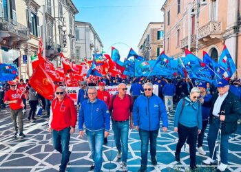 Sciopero generale, Cgil e Uil d’Abruzzo e Molise manifestano a Lanciano: «Siamo in 3mila»