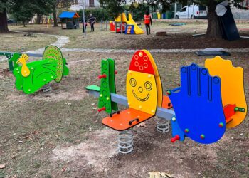 Taglio di nastro per i nuovi giochi inclusivi alla villa comunale di Scerni