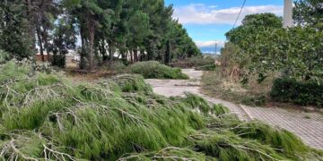 San Salvo: zona industriale devastata da vento e fiamme. Scoperchiato il campo da tennis