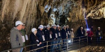 Tutto esaurito per la degustazione di vini nelle Grotte di Stiffe, «Modello turistico vincente»