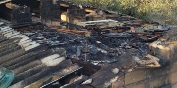 Fiamme in un garage di Casalbordino, struttura semidistrutta