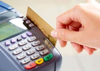 Manovra, prelievi dal pos di negozi e tabaccai per contrastare la chiusura degli sportelli bancari