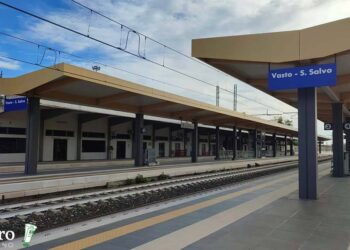 Scende dal treno e non trova l’autobus: «Un’ora e dieci ad aspettare»