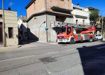 Vigili del fuoco, ancora decine di interventi post-tempesta di vento, squadre anche da Ortona e L’Aquila