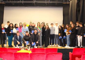 Una copia della Costituzione e le chiavi della città ai 18enni di San Salvo