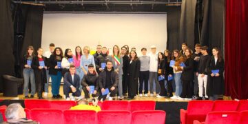 Una copia della Costituzione e le chiavi della città ai 18enni di San Salvo