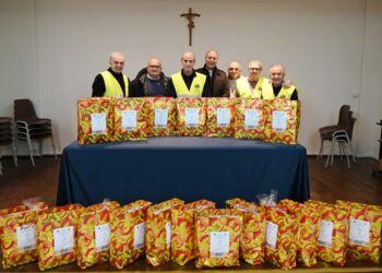 “Aggiungi un posto a tavola”: i Lions raccolgono 140 chili di alimenti per i bisognosi