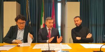 Sanità, le opposizioni bocciano il piano della Regione: «Inattuabile, tornati indietro di 10 anni»