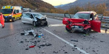 Frontale sulla Val di Sangro, muore una donna. Un ferito soccorso in elicottero