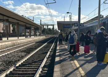 Allarme bomba a Civitanova, intervento degli artificieri. Treni ripartono, ritardi di oltre 3 ore