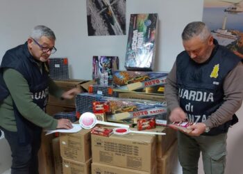 Da Napoli a Pescara con oltre 2 quintali di “botti” in un furgone per i latticini: denunciato