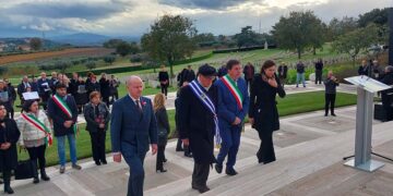 Il ricordo dei 2.617 soldati che riposano nel cimitero britannico, «Il loro nome vive in eterno»