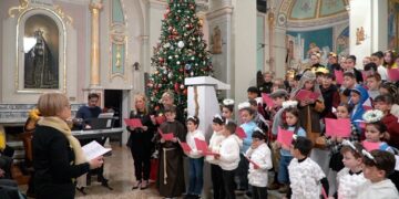 Il concerto dei bambini riempie di gioia la chiesa di San Remigio