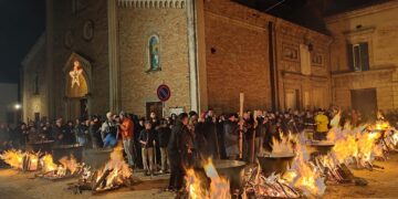 Tradizione e fede: a Pollutri l’antico rito collettivo della cottura delle fave di San Nicola