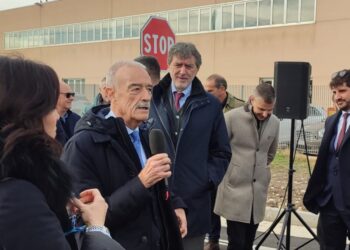 «Nuova rotatoria a norma. Problema trasporto eccezionale? Si trovi un percorso alternativo»