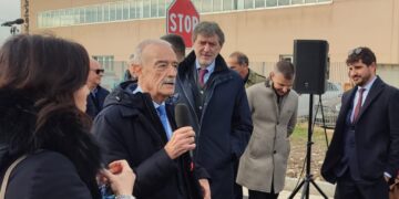 «Nuova rotatoria a norma. Problema trasporto eccezionale? Si trovi un percorso alternativo»