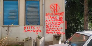 Scritte no vax sui muri di due scuole di Vasto