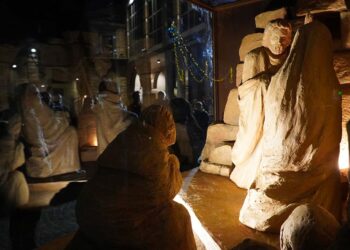 La Natività di piazza San Vitale ha una nuova teca grazie a comitato e aziende