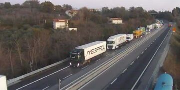 Incidente in A14 tra mezzi pesanti, corsia Sud bloccata tra Lanciano e Val di Sangro