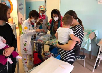 La Befana Ricoclaun fa visita ai bambini della Pediatria di Vasto