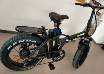 Lascia la bici per fare la spesa e gliela rubano, «Chi ha visto qualcosa ci aiuti»