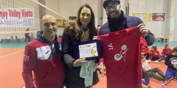 La pallavolista brasiliana Venturini ospite a Vasto: «Esempio per tutti i piccoli atleti»