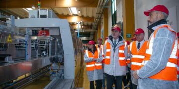 Coca Cola annuncia 42 milioni di investimenti in Abruzzo, due nuove linee per produrre lattine